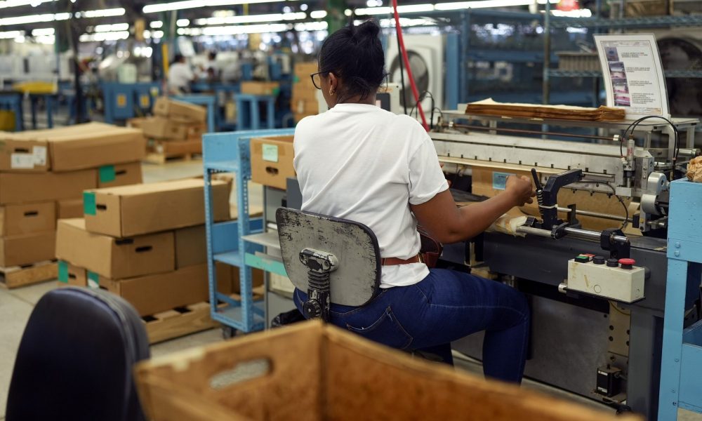 Worker operating fine wire winding machine at Fénix’s production area